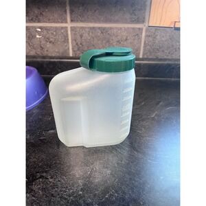 Rubbermaid Measuring Container 1.75 Quart 14 Liters Liquid‎ Dispenser Green Lid